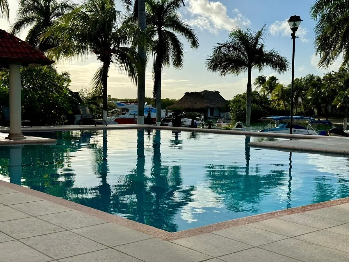 Luxury Holiday Apartment By The Lagoon Cancún