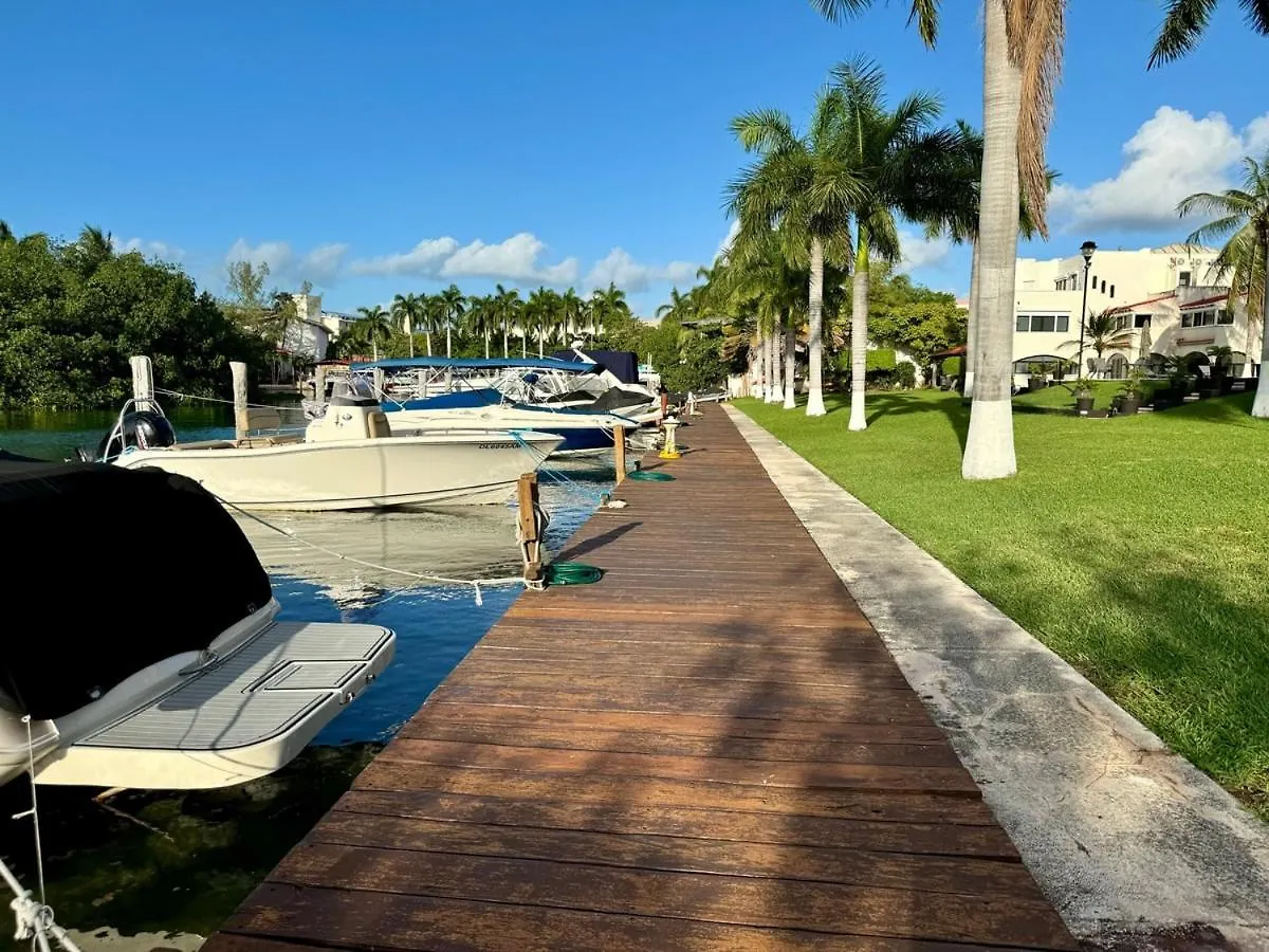 Luxury Holiday Apartment By The Lagoon Cancún