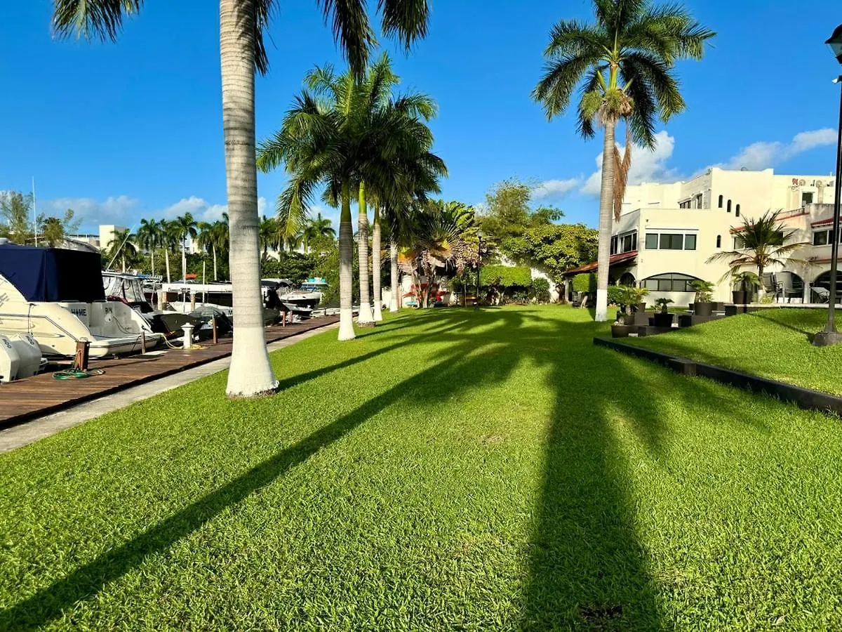 Luxury Holiday Apartment By The Lagoon Cancún Mexiko