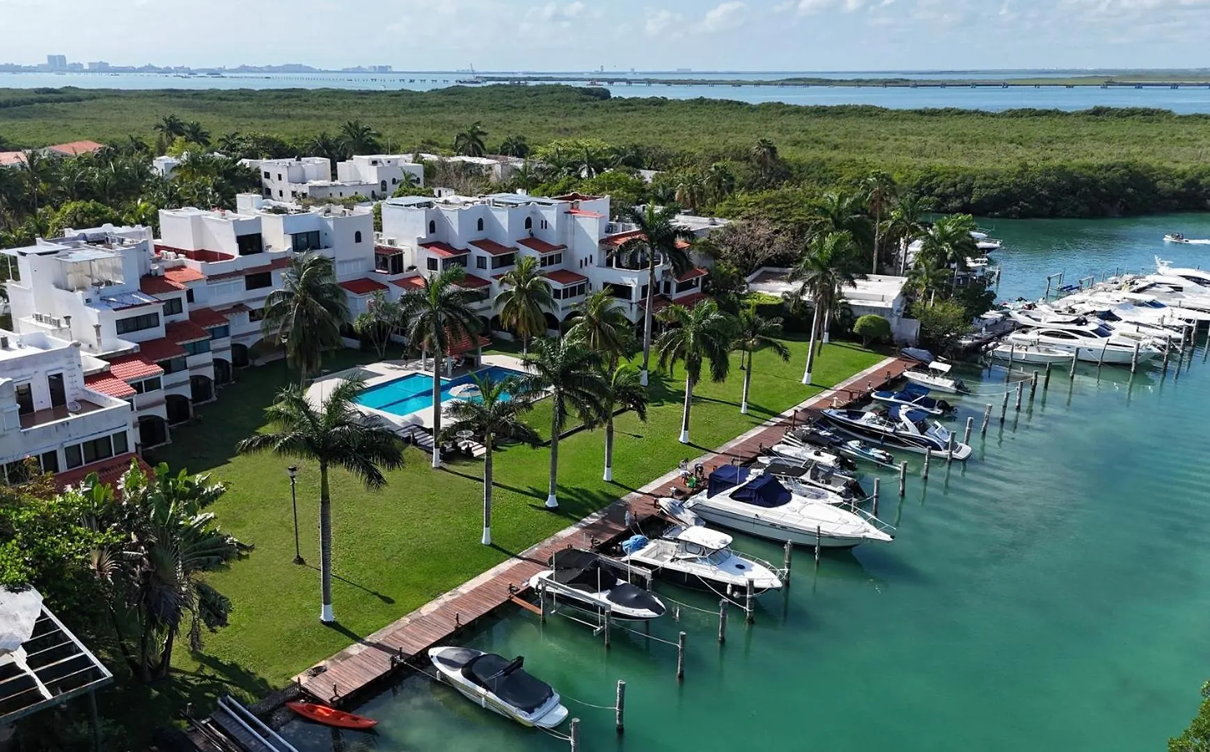 Luxury Holiday Apartment By The Lagoon Cancún