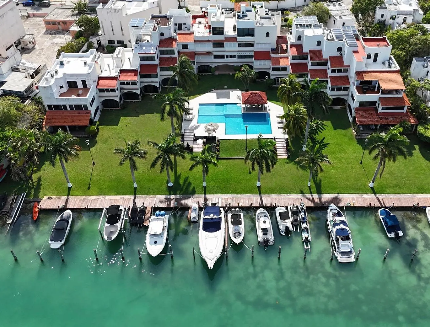 Luxury Holiday Apartment By The Lagoon Cancún