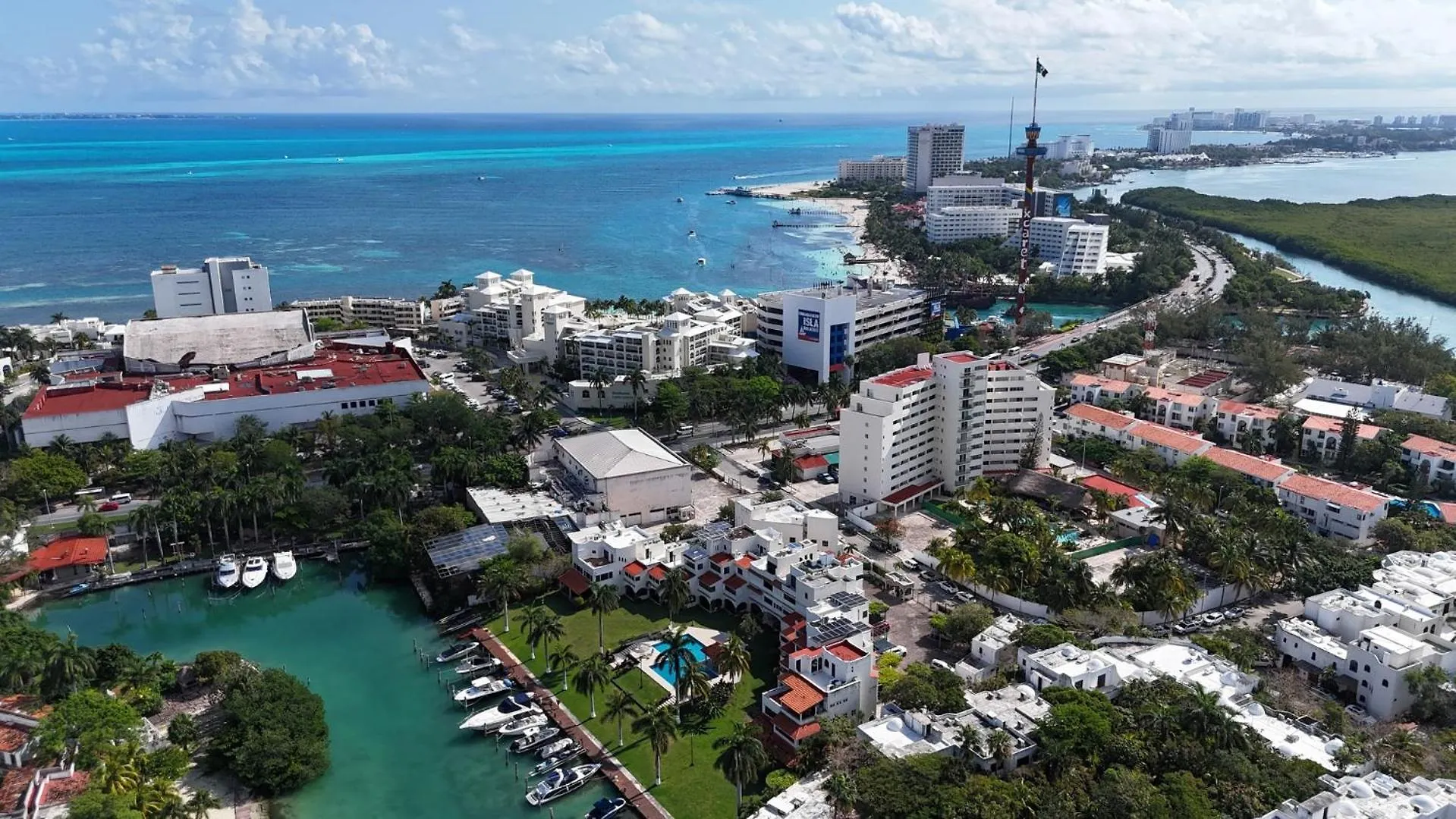 Luxury Holiday Apartment By The Lagoon Cancún