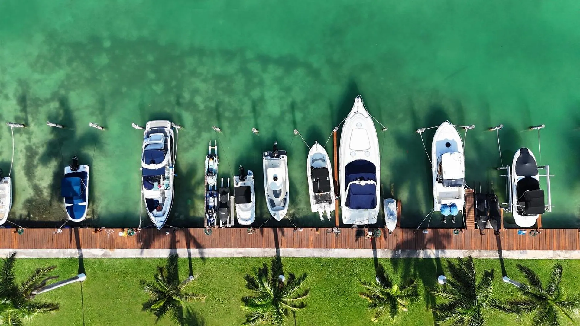 Luxury Holiday Apartment By The Lagoon Cancún